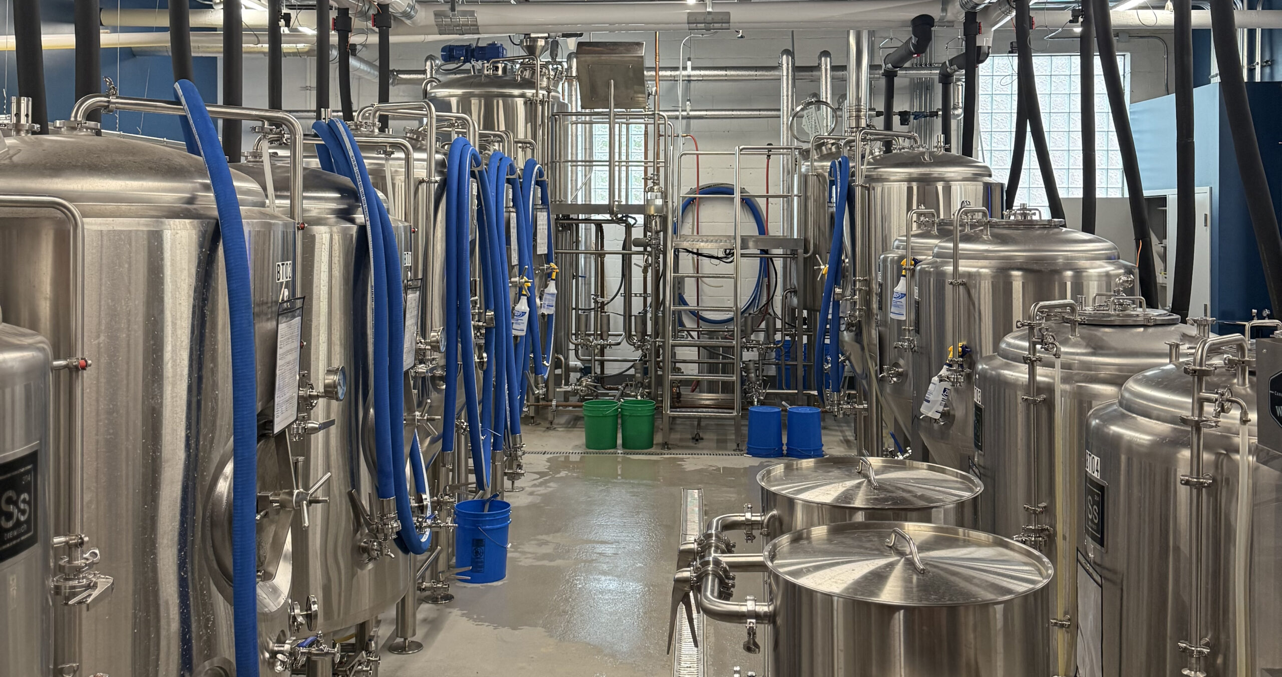 Links Brewing brewhouse and tanks from Deutsche Beverage + process